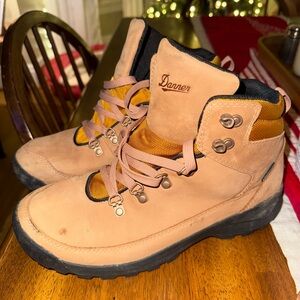 Danner Women's Tan and Black Winter Boots